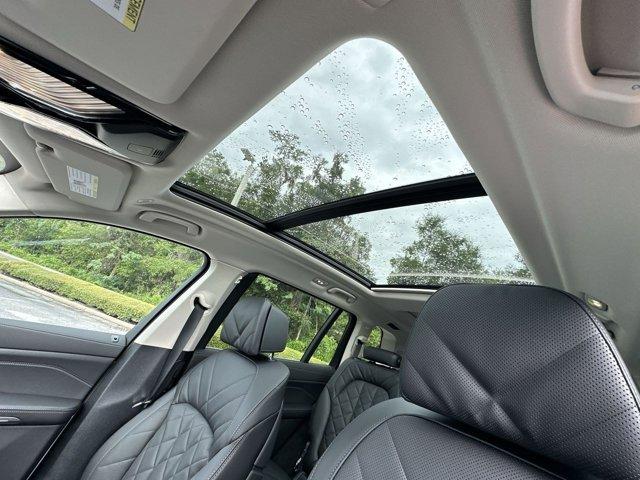 Photo of 2026 Alpine White BMW X7