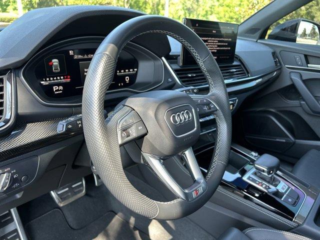 Photo of 2022 Mythos Black Metallic Audi SQ5