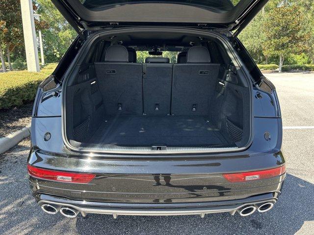 Photo of 2022 Mythos Black Metallic Audi SQ5