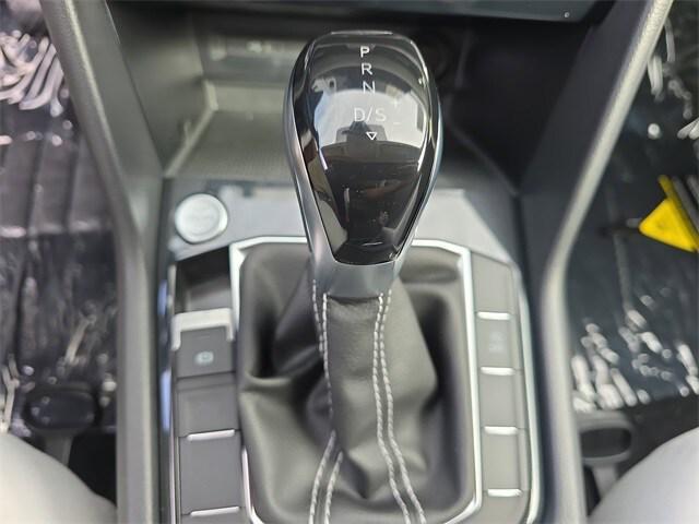 Photo of 2025 Pure White Volkswagen Taos