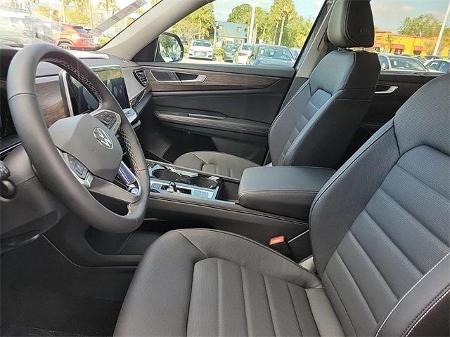 Photo of 2025 Pure Gray Volkswagen Atlas