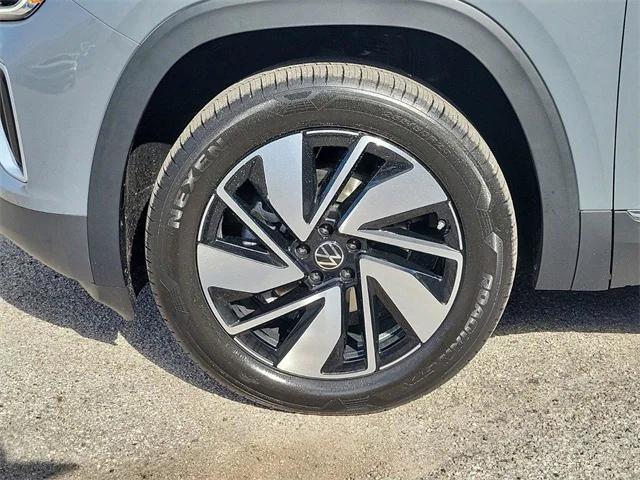 Photo of 2025 Pure Gray Volkswagen Atlas