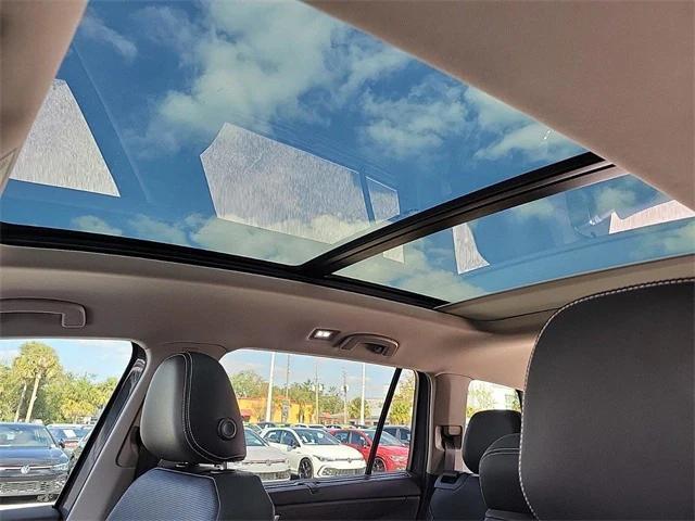 Photo of 2025 Pure Gray Volkswagen Atlas