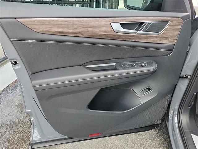 Photo of 2025 Pure Gray Volkswagen Atlas