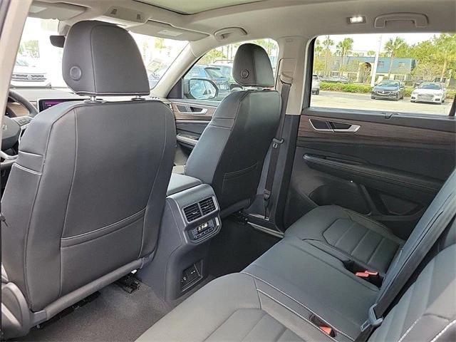 Photo of 2025 Pure Gray Volkswagen Atlas