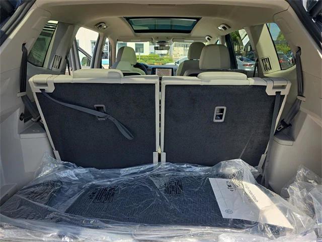 Photo of 2025 Pure Gray Volkswagen Atlas