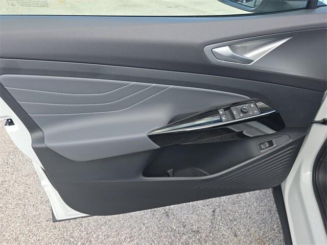 Photo of 2025 opal white pearl Volkswagen ID.4