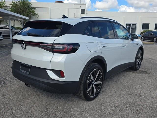 Photo of 2025 opal white pearl Volkswagen ID.4