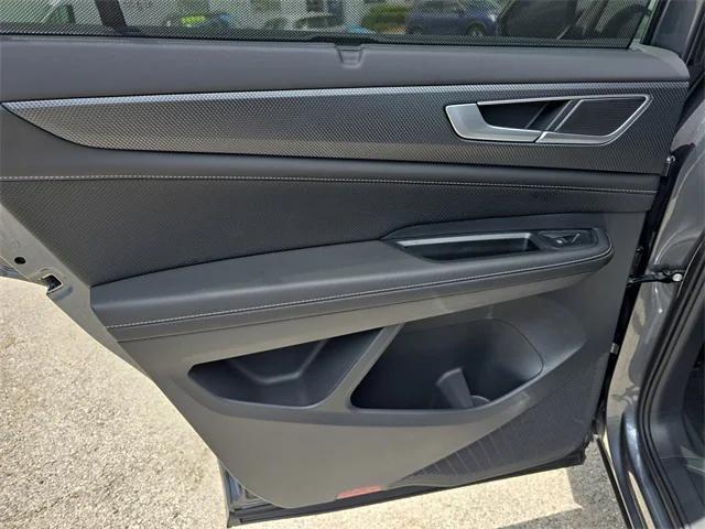 Photo of 2025 Platinum Gray Metallic Volkswagen Atlas Cross Sport