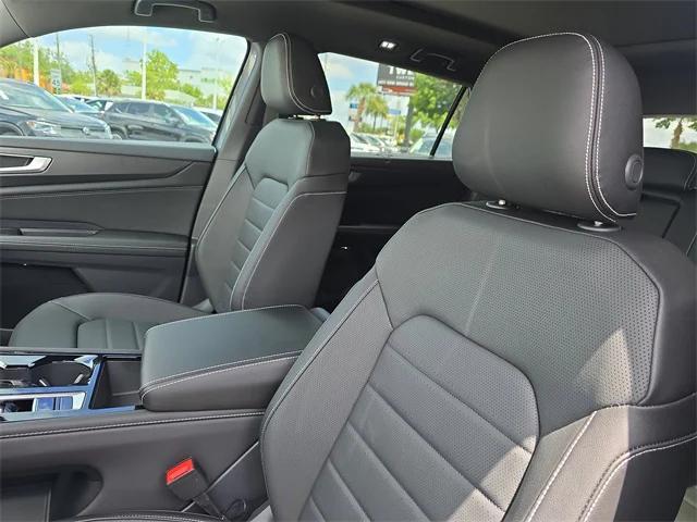 Photo of 2025 Platinum Gray Metallic Volkswagen Atlas Cross Sport