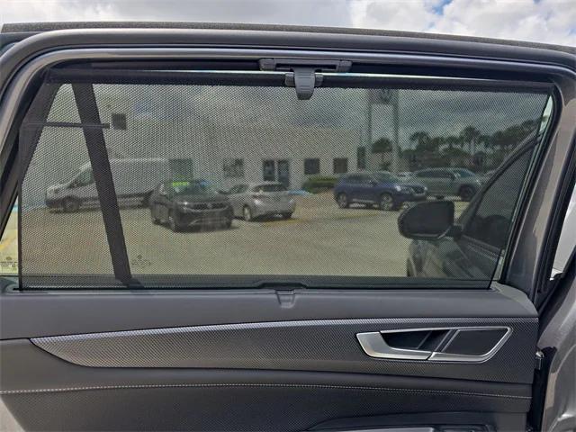 Photo of 2025 Platinum Gray Metallic Volkswagen Atlas Cross Sport