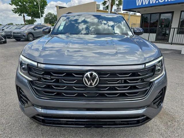 Photo of 2025 Platinum Gray Metallic Volkswagen Atlas Cross Sport