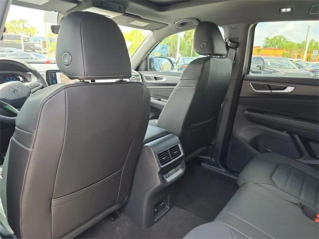 Photo of 2025 Platinum Gray Metallic Volkswagen Atlas Cross Sport