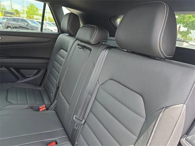 Photo of 2025 Platinum Gray Metallic Volkswagen Atlas Cross Sport