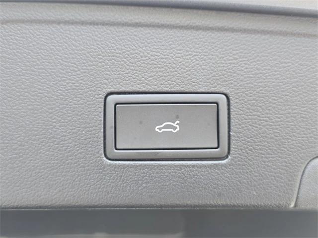 Photo of 2025 Platinum Gray Metallic Volkswagen Atlas Cross Sport