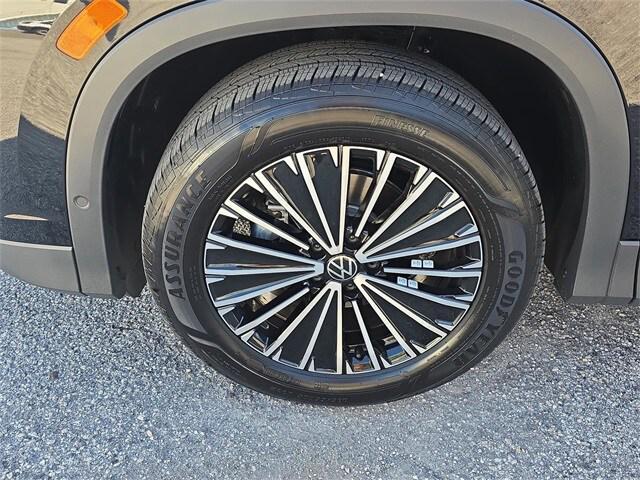 Photo of 2025 Deep Black Pearl Volkswagen Tiguan