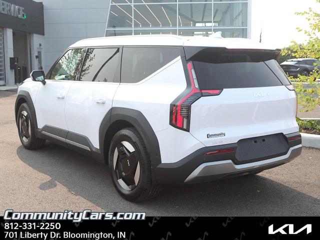 Photo of 2026 Glacial White Pearl Kia EV9