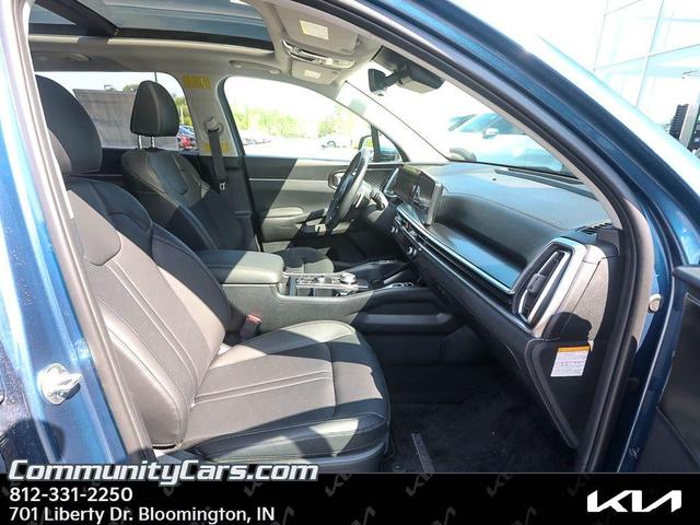 Photo of 2025 Mineral Blue Kia Sorento Hybrid