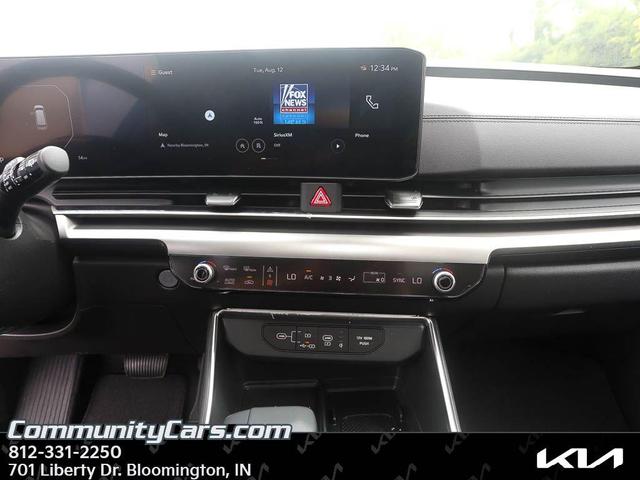 Photo of 2026 Snow White Pearl Kia Carnival