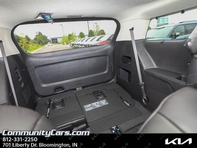 Photo of 2026 Snow White Pearl Kia Carnival