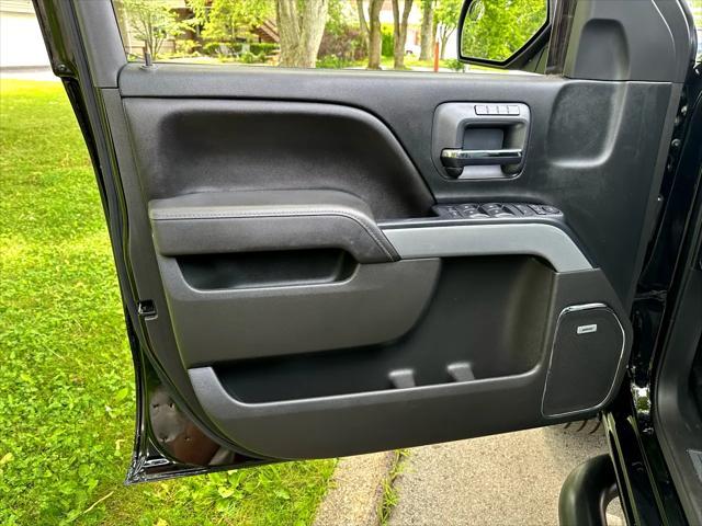 Photo of 2016 Black Chevrolet Silverado 1500