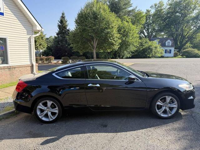 Photo of 2012 Crystal Black Pearl Honda Accord