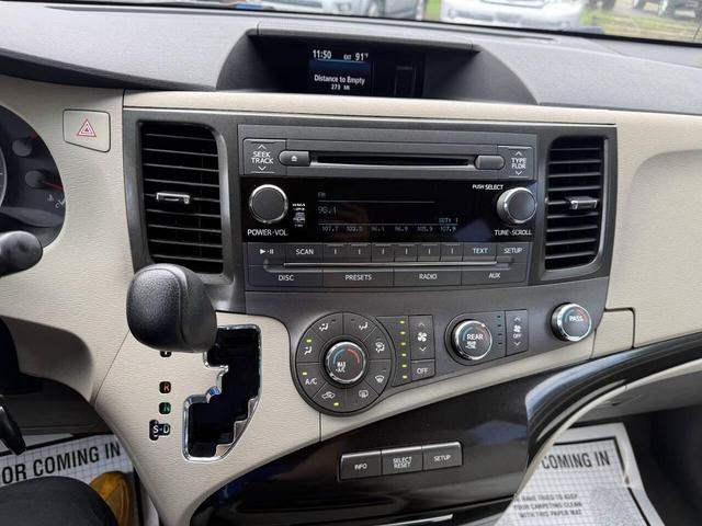 Photo of 2011 Green Toyota Sienna