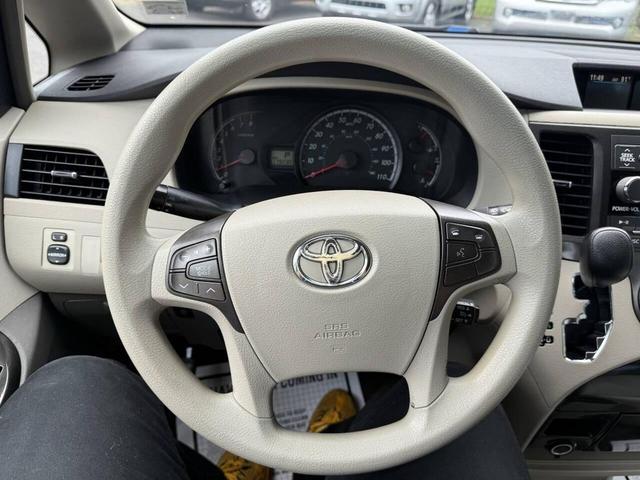 Photo of 2011 Green Toyota Sienna