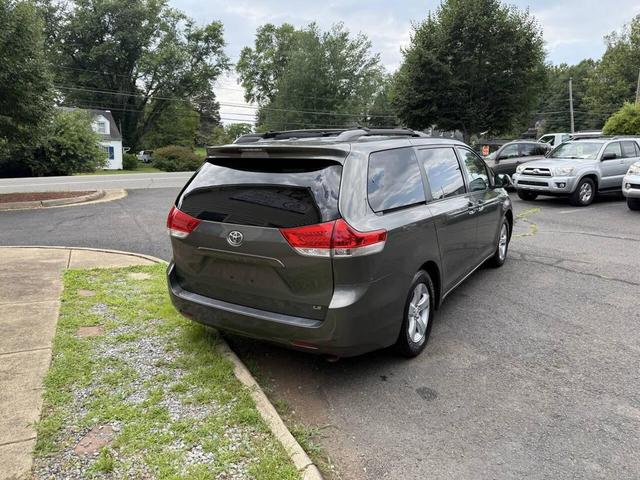 Photo of 2011 Green Toyota Sienna