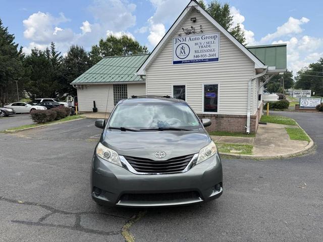 Photo of 2011 Green Toyota Sienna