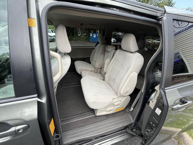 Photo of 2011 Green Toyota Sienna