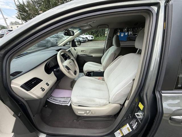 Photo of 2011 Green Toyota Sienna