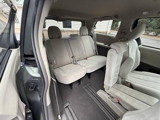 Photo of 2011 Green Toyota Sienna