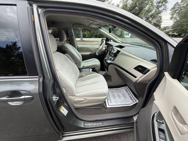 Photo of 2011 Green Toyota Sienna