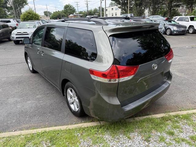 Photo of 2011 Green Toyota Sienna