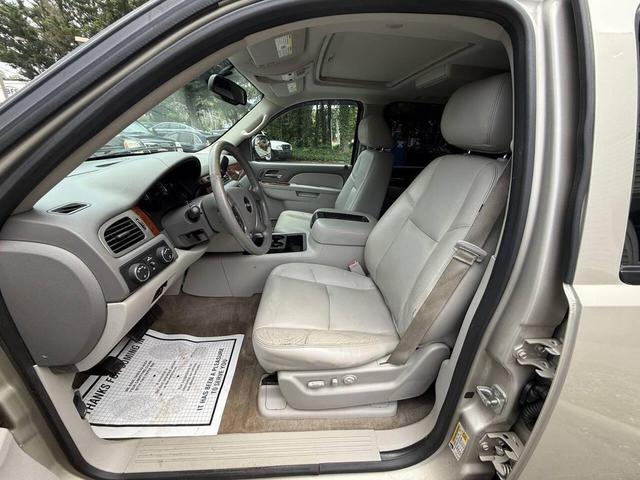 Photo of 2013 Champagne Silver Metallic GMC Yukon