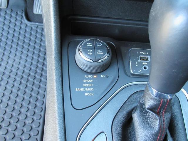 Photo of 2022 Sting Gray Clearcoat Jeep Cherokee