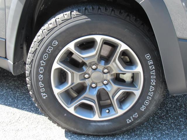 Photo of 2022 Sting Gray Clearcoat Jeep Cherokee