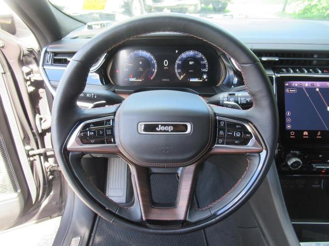 Photo of 2022 Metallic Jeep Grand Cherokee