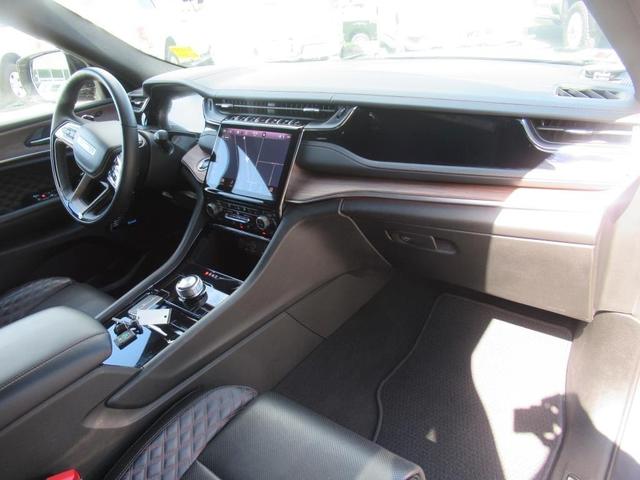 Photo of 2022 Metallic Jeep Grand Cherokee