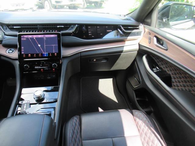 Photo of 2022 Metallic Jeep Grand Cherokee