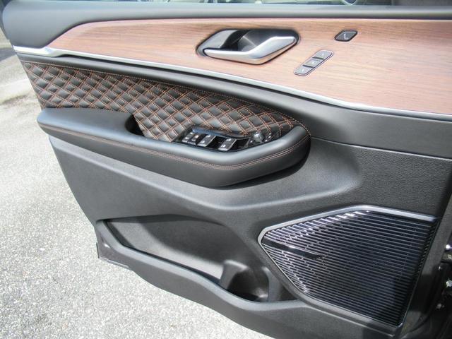 Photo of 2022 Metallic Jeep Grand Cherokee