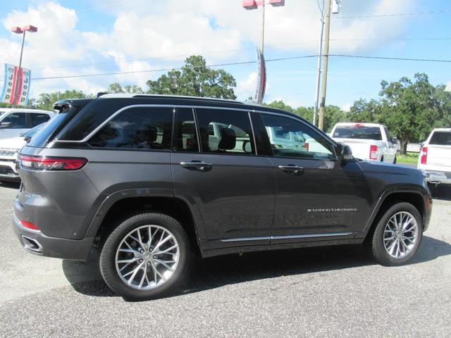 Photo of 2022 Metallic Jeep Grand Cherokee