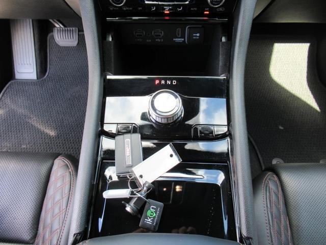 Photo of 2022 Metallic Jeep Grand Cherokee