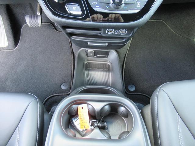 Photo of 2025 Ceramic Gray Clearcoat Chrysler Pacifica