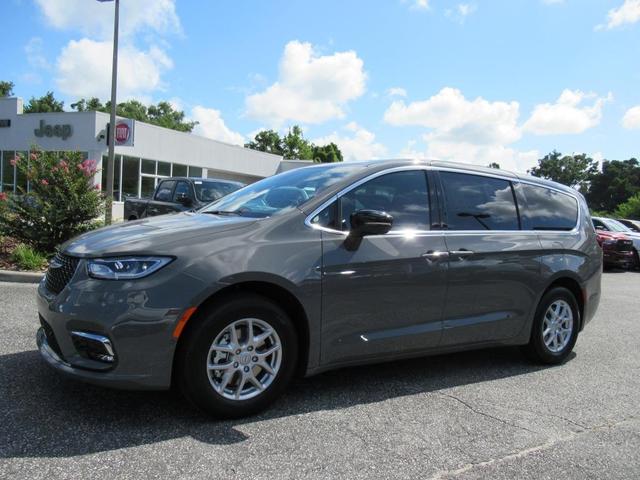 Photo of 2025 Ceramic Gray Clearcoat Chrysler Pacifica
