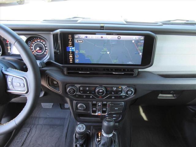 Photo of 2024 Bright White Clearcoat Jeep Gladiator