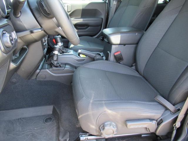 Photo of 2023 Black Clearcoat Jeep Gladiator