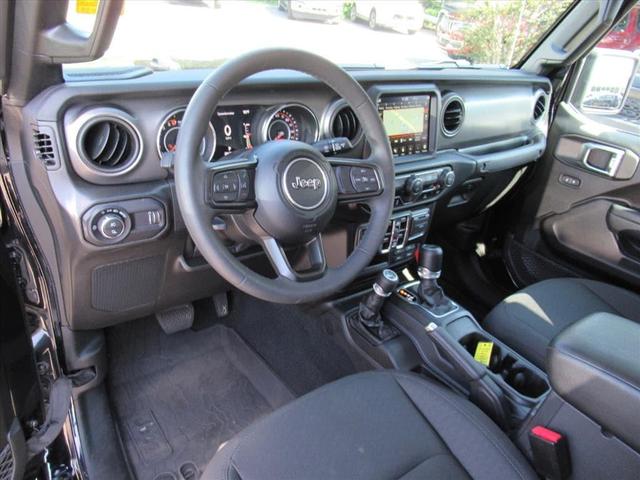 Photo of 2023 Black Clearcoat Jeep Gladiator