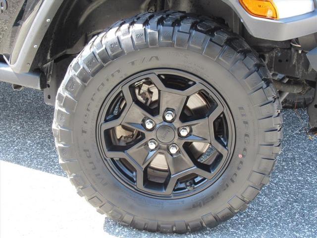 Photo of 2023 Black Clearcoat Jeep Gladiator